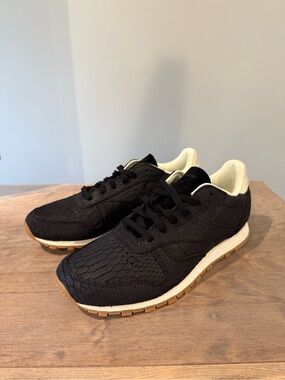**FINAL PRICE**  Women’s ‘Reebox Classics’ Leather clean exotics